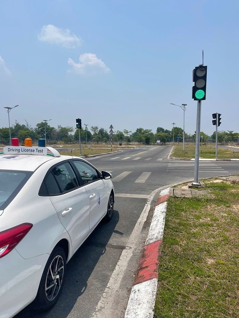 Đấu giá xe ô tô